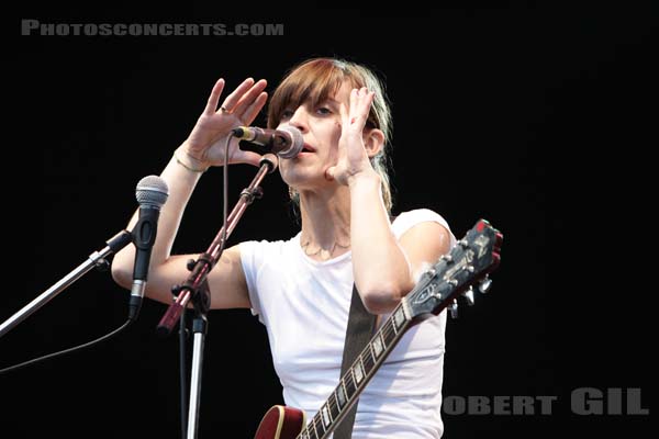 FEIST - 2005-08-26 - SAINT CLOUD - Domaine National - Scene de la Cascade - 